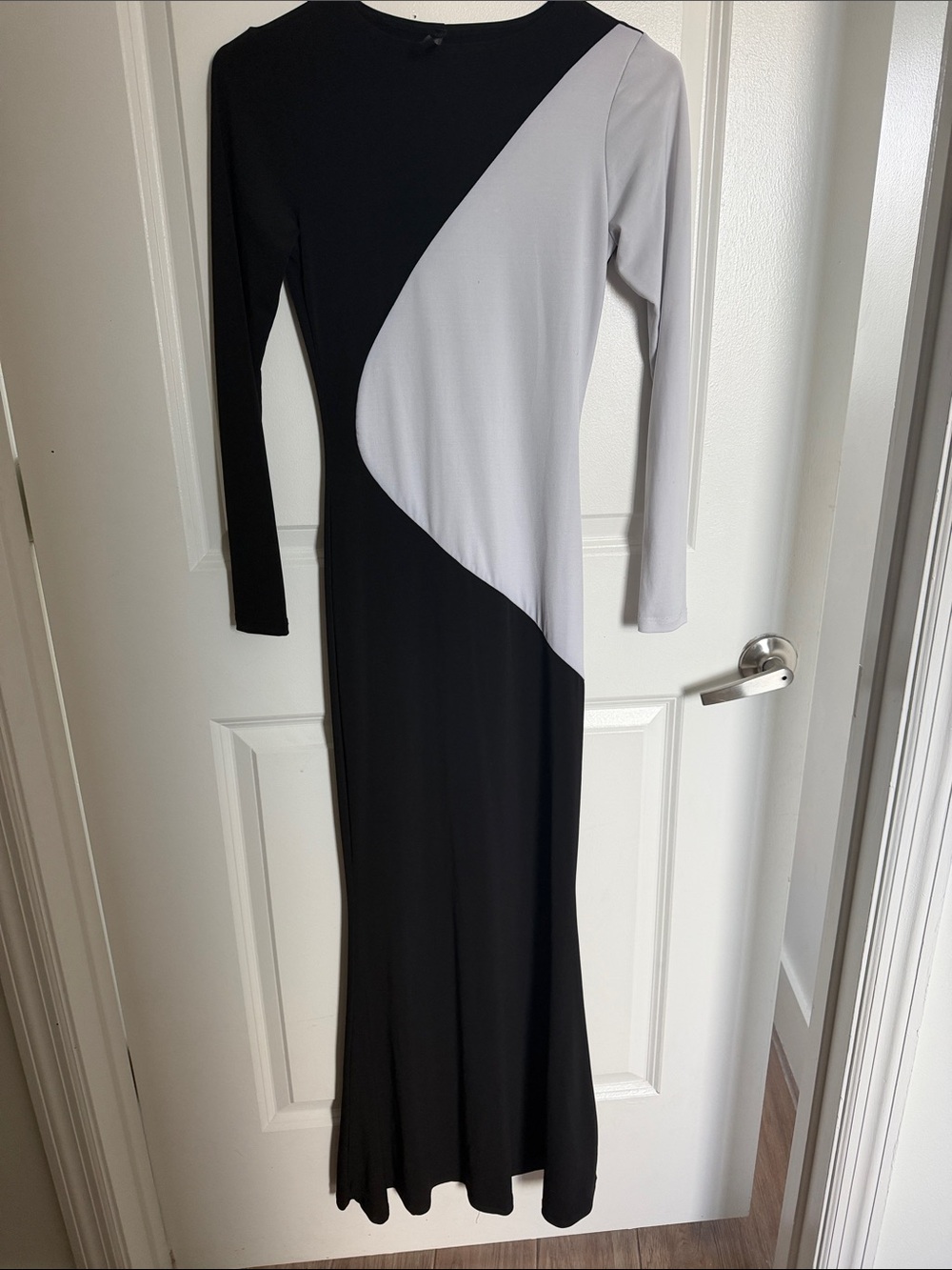 Elegant Colorblock Black and Light Gray Long Sleeve Maxi Dress